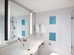 Novotel London West