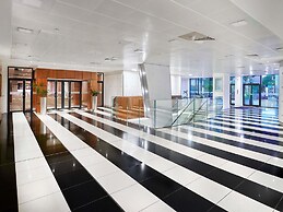 Novotel London West