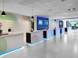 Novotel London West