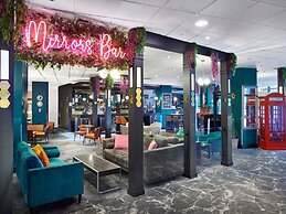 Novotel London West
