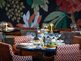 Novotel London West