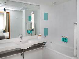 Novotel London West