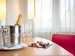 Novotel London West