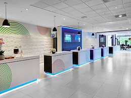 Novotel London West