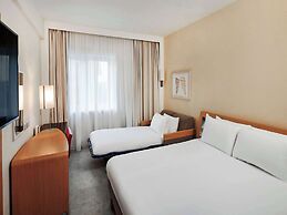 Novotel London West