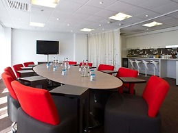 Novotel London West