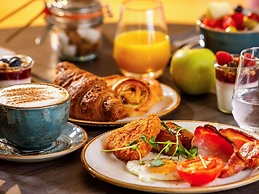 Novotel London West