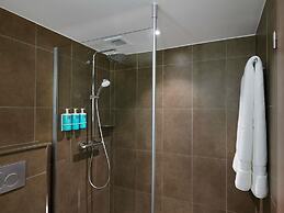 Novotel London West