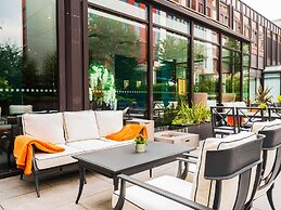 Novotel London West