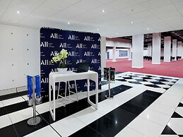 Novotel London West