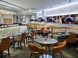 Novotel London West