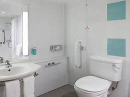 Novotel London West