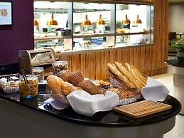 Novotel London West