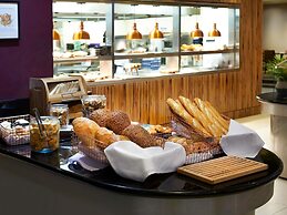 Novotel London West