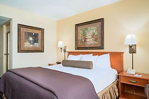Ramada Hotel & Conference Center by Wyndham Plymouth