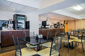 Ramada Hotel & Conference Center by Wyndham Plymouth
