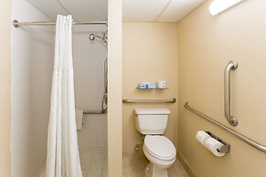 Ramada Hotel & Conference Center by Wyndham Plymouth