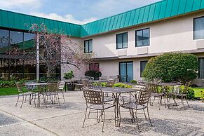 Ramada Hotel & Conference Center by Wyndham Plymouth
