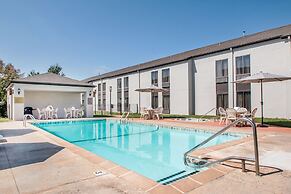 Greenstay Inn & Suites CourtView