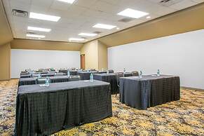 Greenstay Inn & Suites CourtView