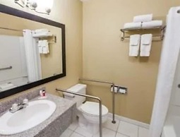 Clarion Pointe Bloomington – Normal near I-55 and University