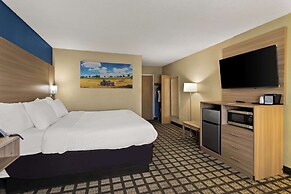 Clarion Pointe Bloomington – Normal near I-55 and University
