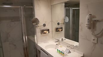 Senator Barajas Hotel