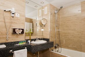 Senator Barajas Hotel