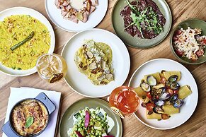 Pullman Paris Montparnasse Hotel