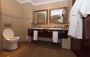 Sunbird Capital Hotel