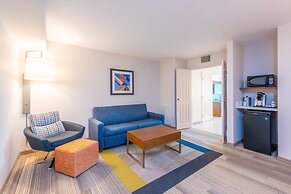 Holiday Inn Express & Suites Bradenton West by IHG