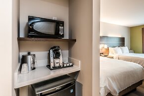 Holiday Inn Express & Suites Bradenton West by IHG