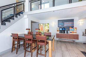 Holiday Inn Express & Suites Bradenton West by IHG