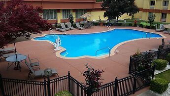 Clarion Hotel Detroit Metro Airport