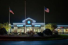 Clarion Hotel Detroit Metro Airport