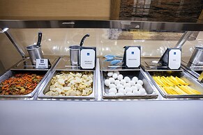 Clarion Hotel Detroit Metro Airport