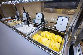 Clarion Hotel Detroit Metro Airport