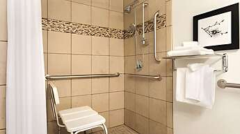 Country Inn & Suites by Radisson, Fergus Falls, MN