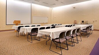 Country Inn & Suites by Radisson, Fergus Falls, MN