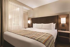 Country Inn & Suites by Radisson, Fergus Falls, MN