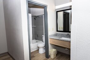 Days Inn by Wyndham Cincinnati East