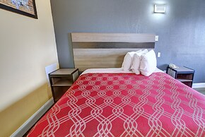 Econo Lodge at Military Circle