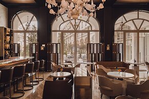 Carlton Cannes, a Regent Hotel