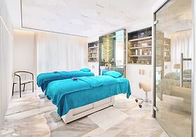 Carlton Cannes, a Regent Hotel