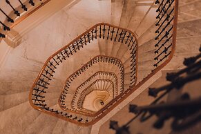 Carlton Cannes, a Regent Hotel