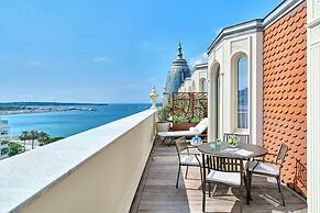 Carlton Cannes, a Regent Hotel