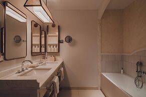 Carlton Cannes, a Regent Hotel