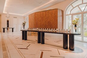 Carlton Cannes, a Regent Hotel