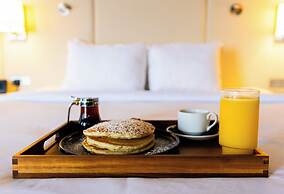 Crowne Plaza Cleveland at Playhouse Square by IHG