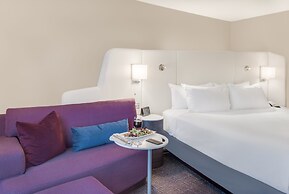 Crowne Plaza Cleveland at Playhouse Square by IHG